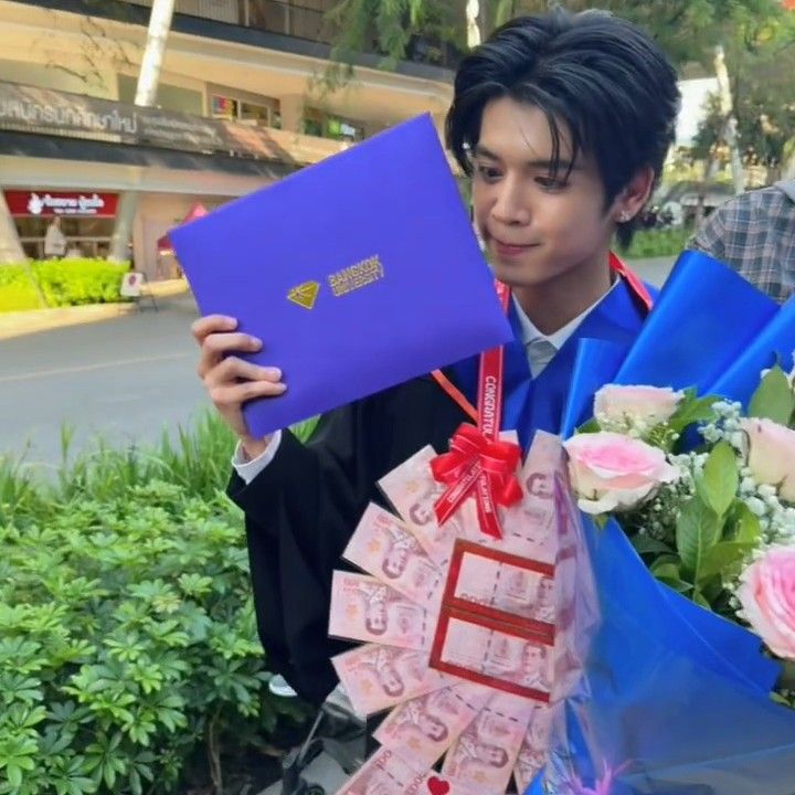 A moment captured by DORN (NexT1DE)'s fan