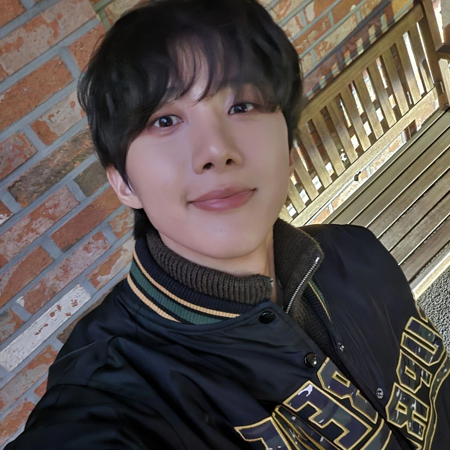 Recent activity shot of Hui (PENTAGON)