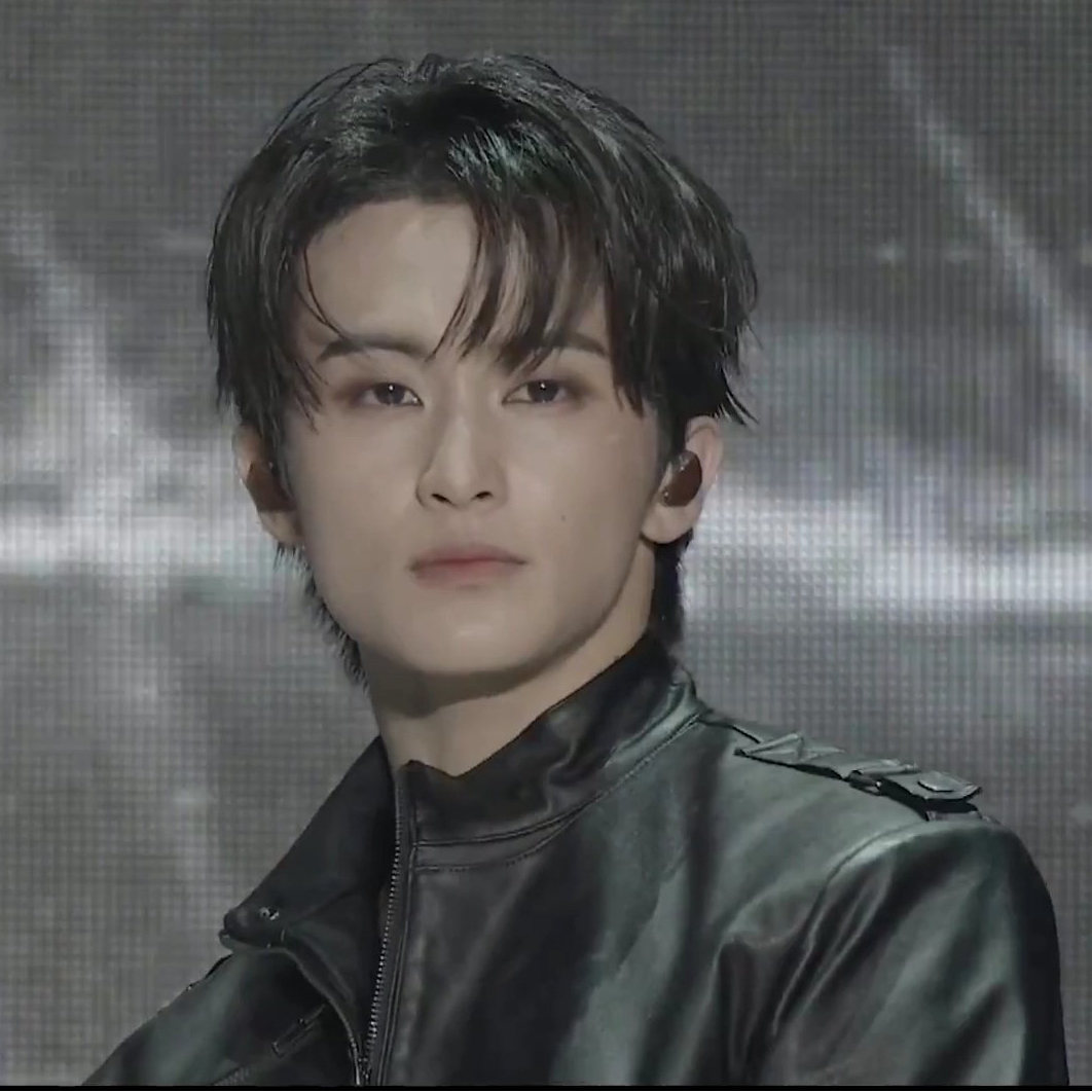 Behind-the-scenes cut of Mark (NCT 127, NCT DREAM)