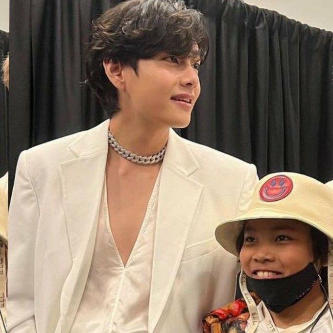 Foto aktivitas terbaru V (BTS)