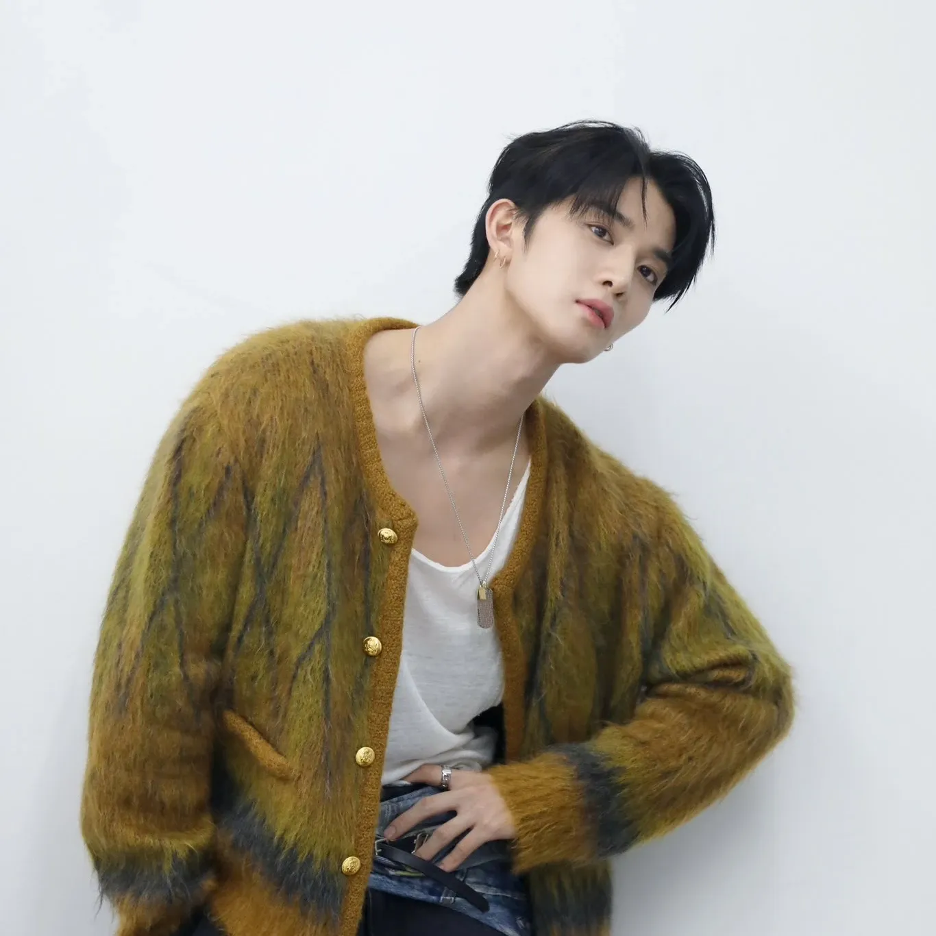 Behind-the-scenes cut of Bae Jinyoung