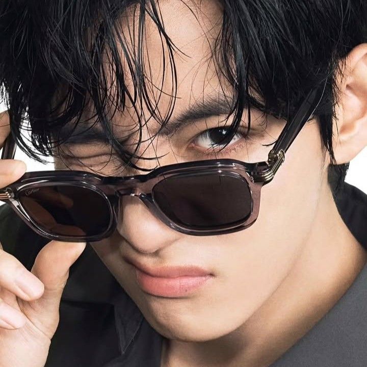 Foto aktivitas terbaru V (BTS)