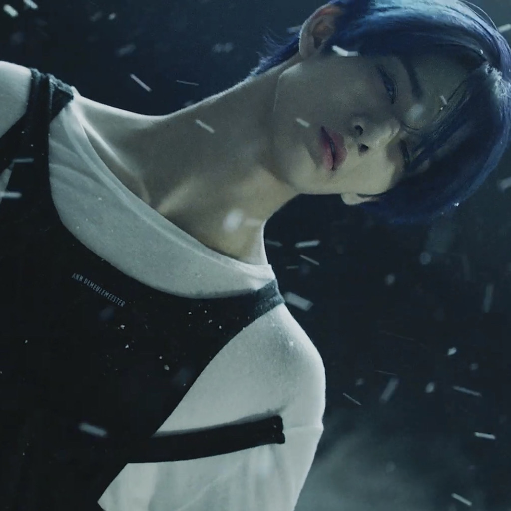 Behind-the-scenes cut of Bae Jinyoung