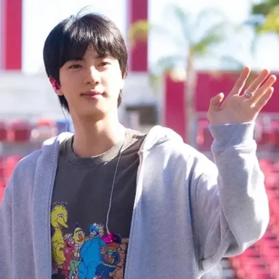 진 (방탄소년단) 최근 활동샷