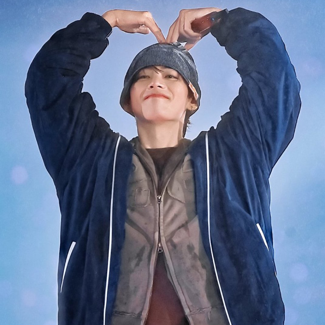 뷔 (방탄소년단)의 최신 사진