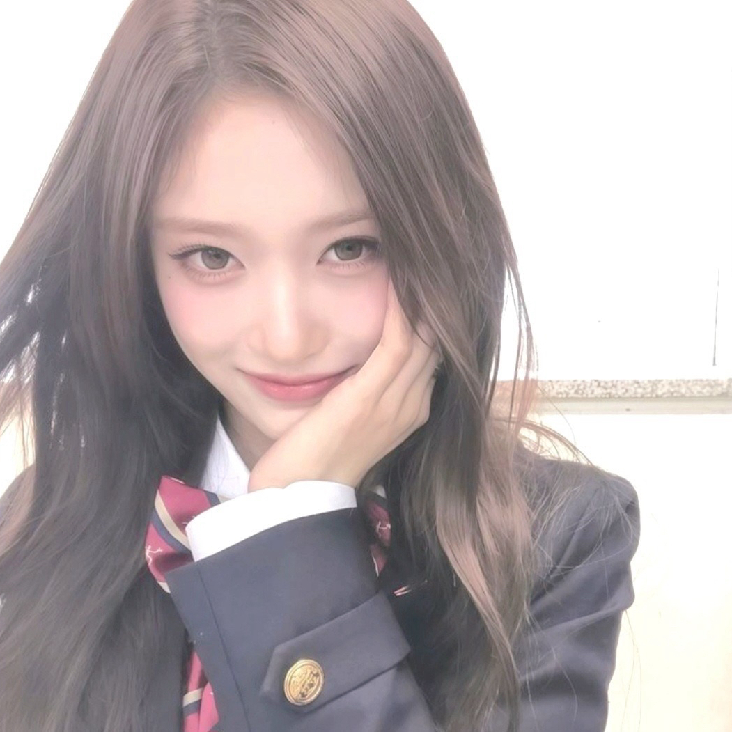 Recent activity shot of Leeseo (IVE)