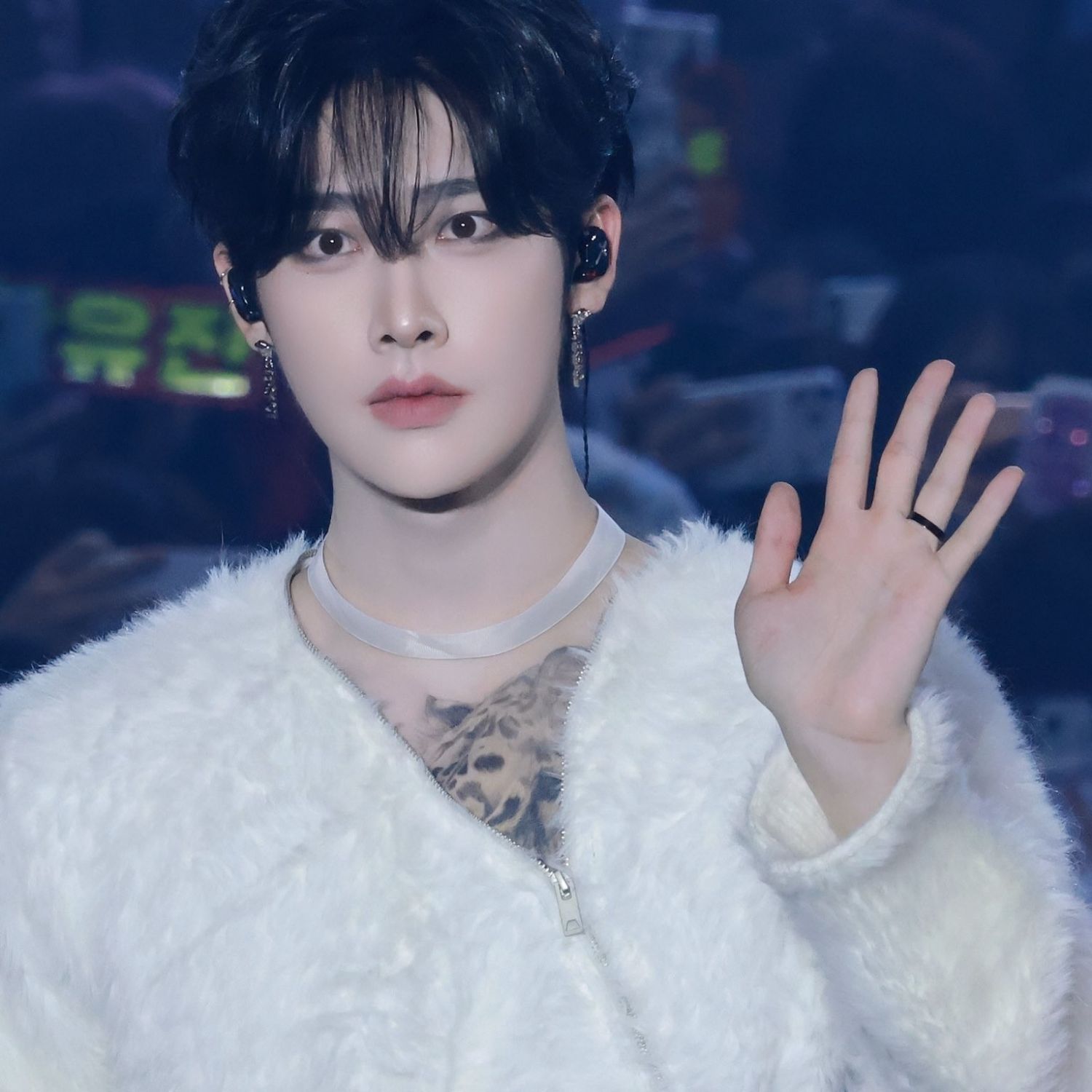 A moment captured by Ricky's fan