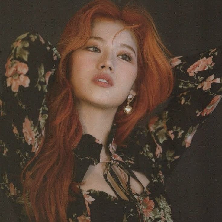 Foto terbaru Sana (TWICE)