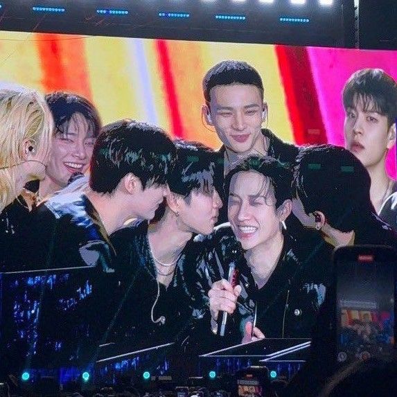 Hot post catching attention from Stray Kids's fandom