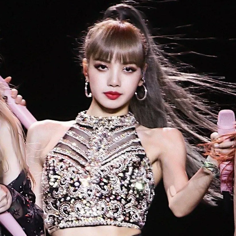 Foto aktivitas terbaru Lisa (BLACKPINK)