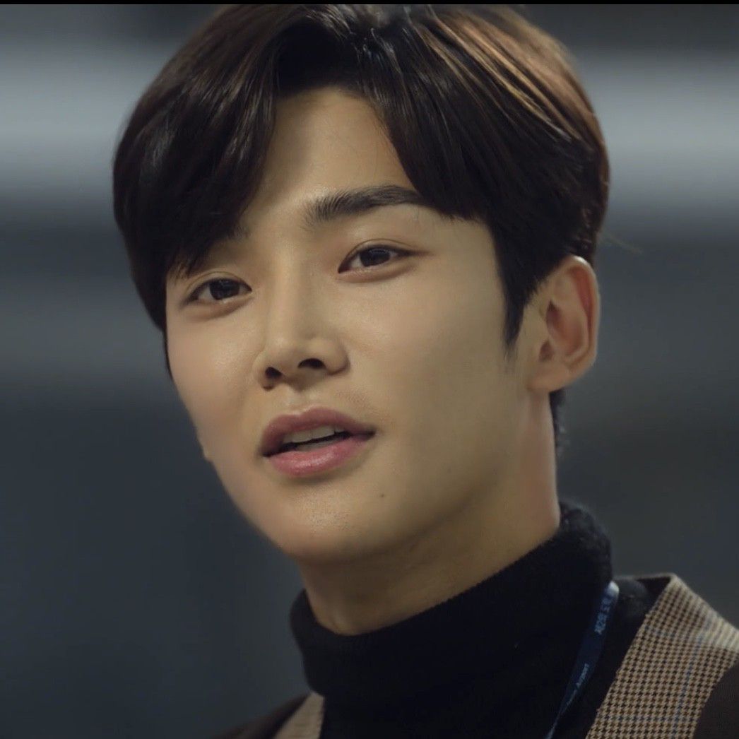 로운의 최신 사진