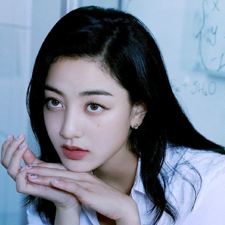 志效 (TWICE)的最新照片