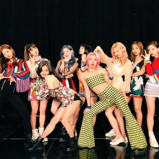 TWICE의 비하인드 컷