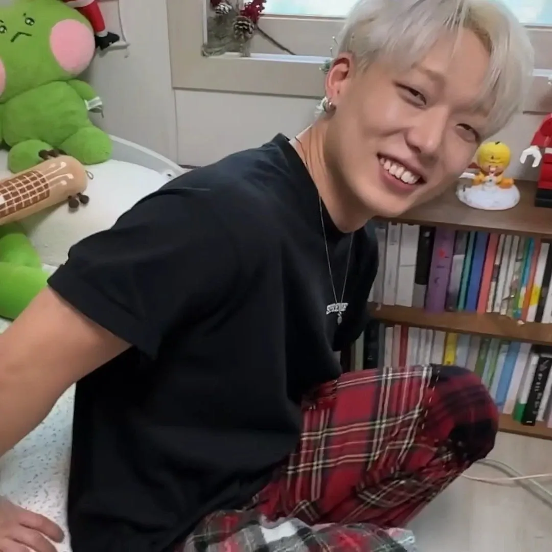 Latest photo of BOBBY (iKON)