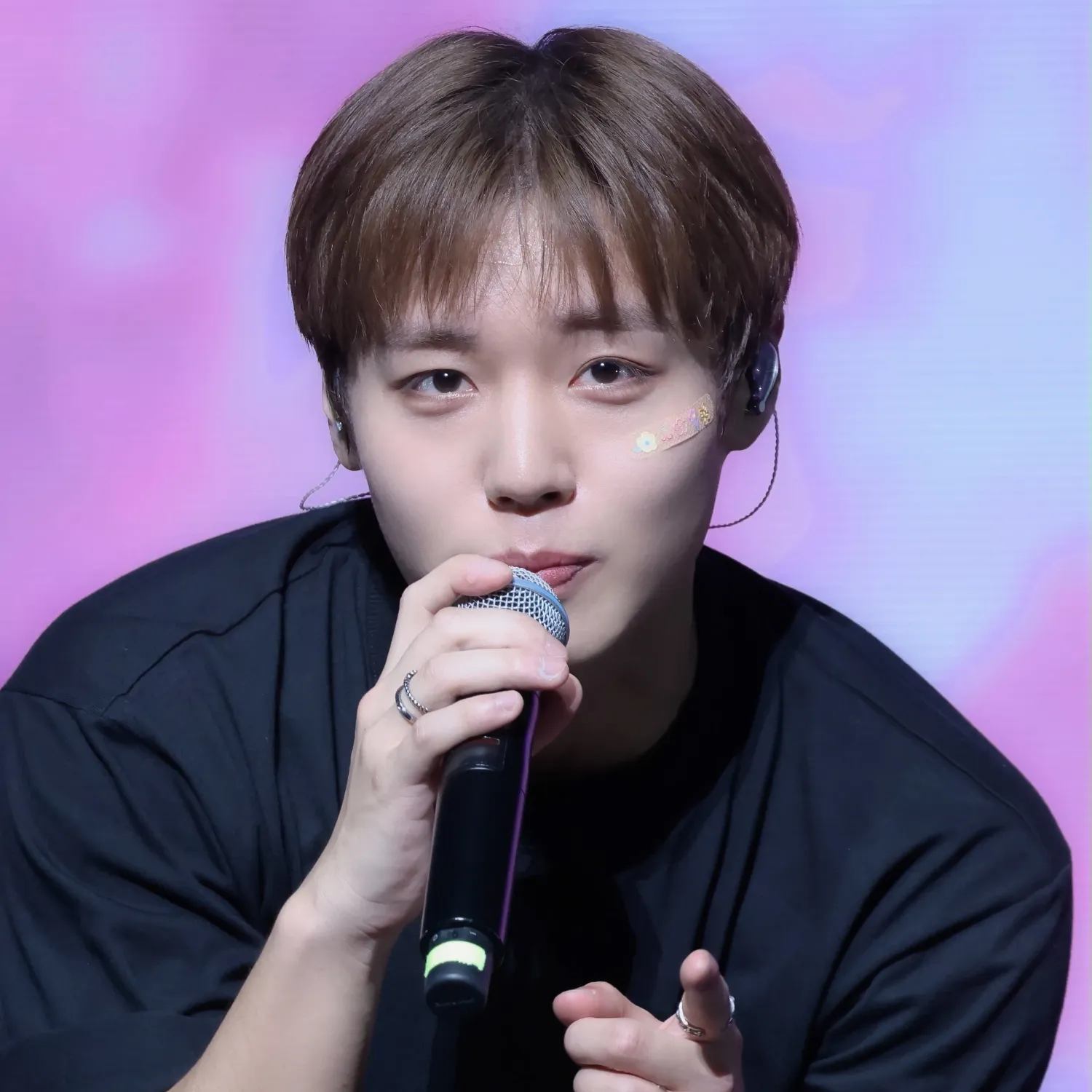 Behind-the-scenes cut of Park Jihoon