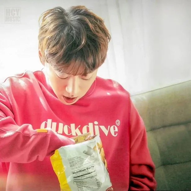 Behind-the-scenes cut of Hwang Chiyeol