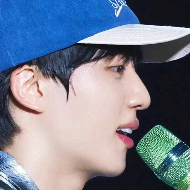 Momen yang diabadikan oleh penggemar Jin (BTS)