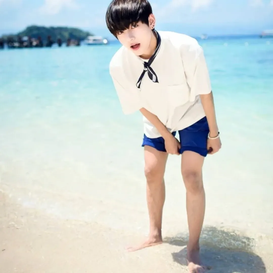뷔 (방탄소년단)의 최신 사진
