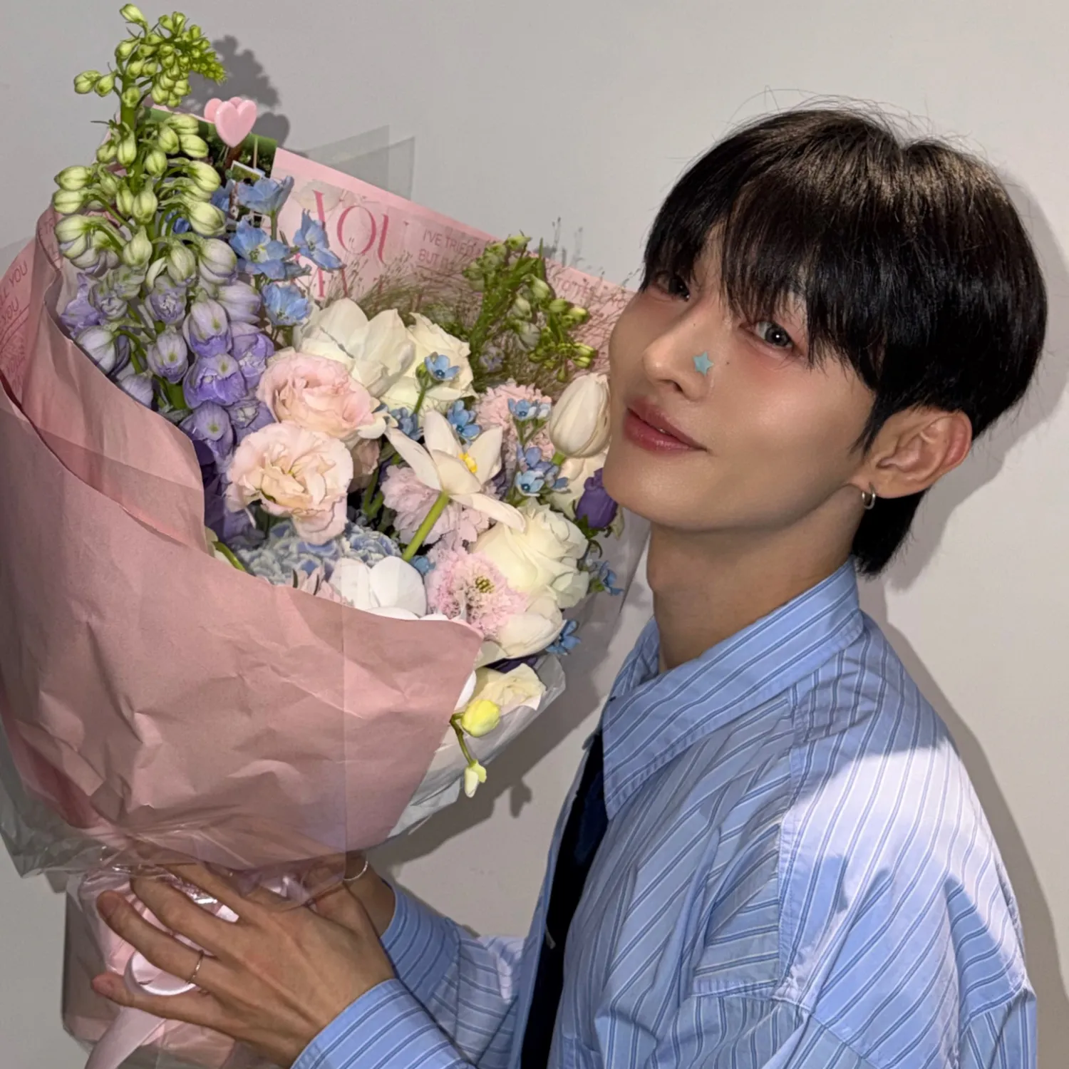 Behind-the-scenes cut of Yoon Jisung