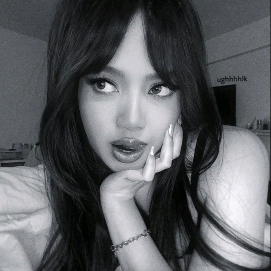 Foto aktivitas terbaru Lisa (BLACKPINK)