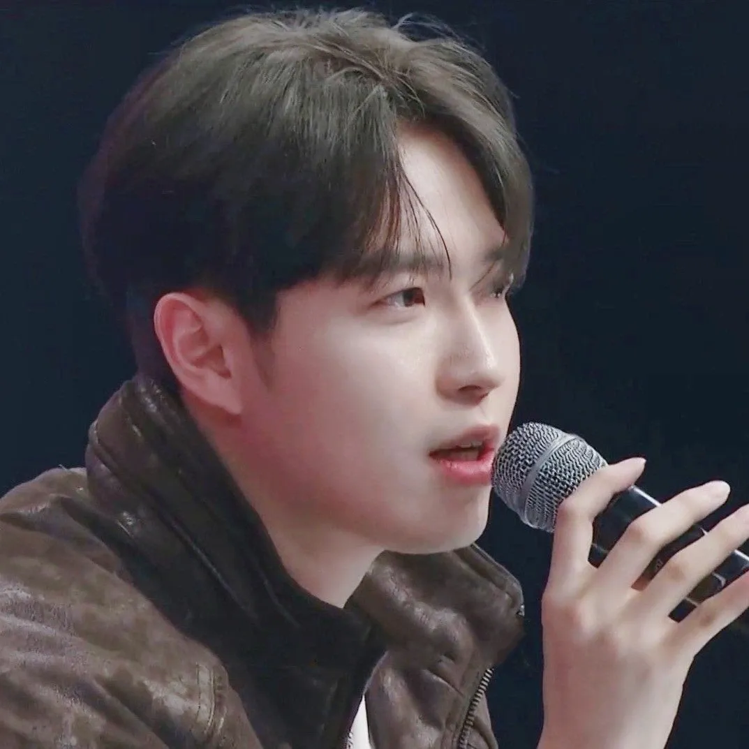 A moment captured by Kim Jaehwan's fan