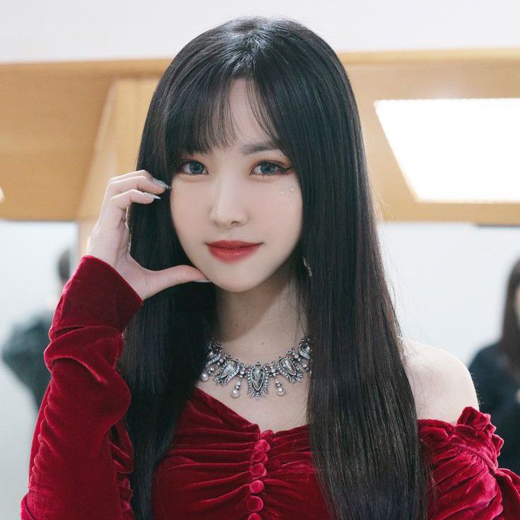 Recent activity shot of Yuju (GFRIEND)