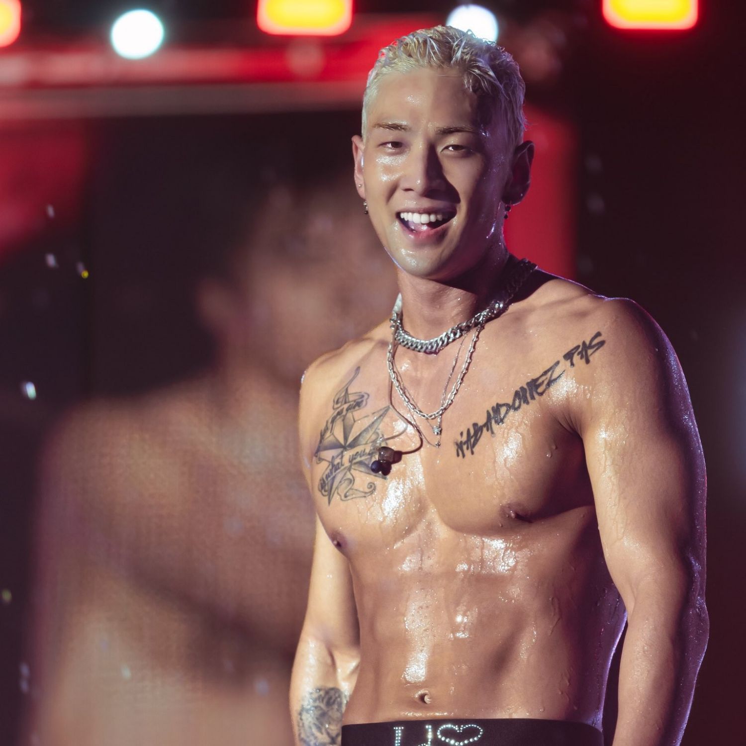 Behind-the-scenes cut of Baekho