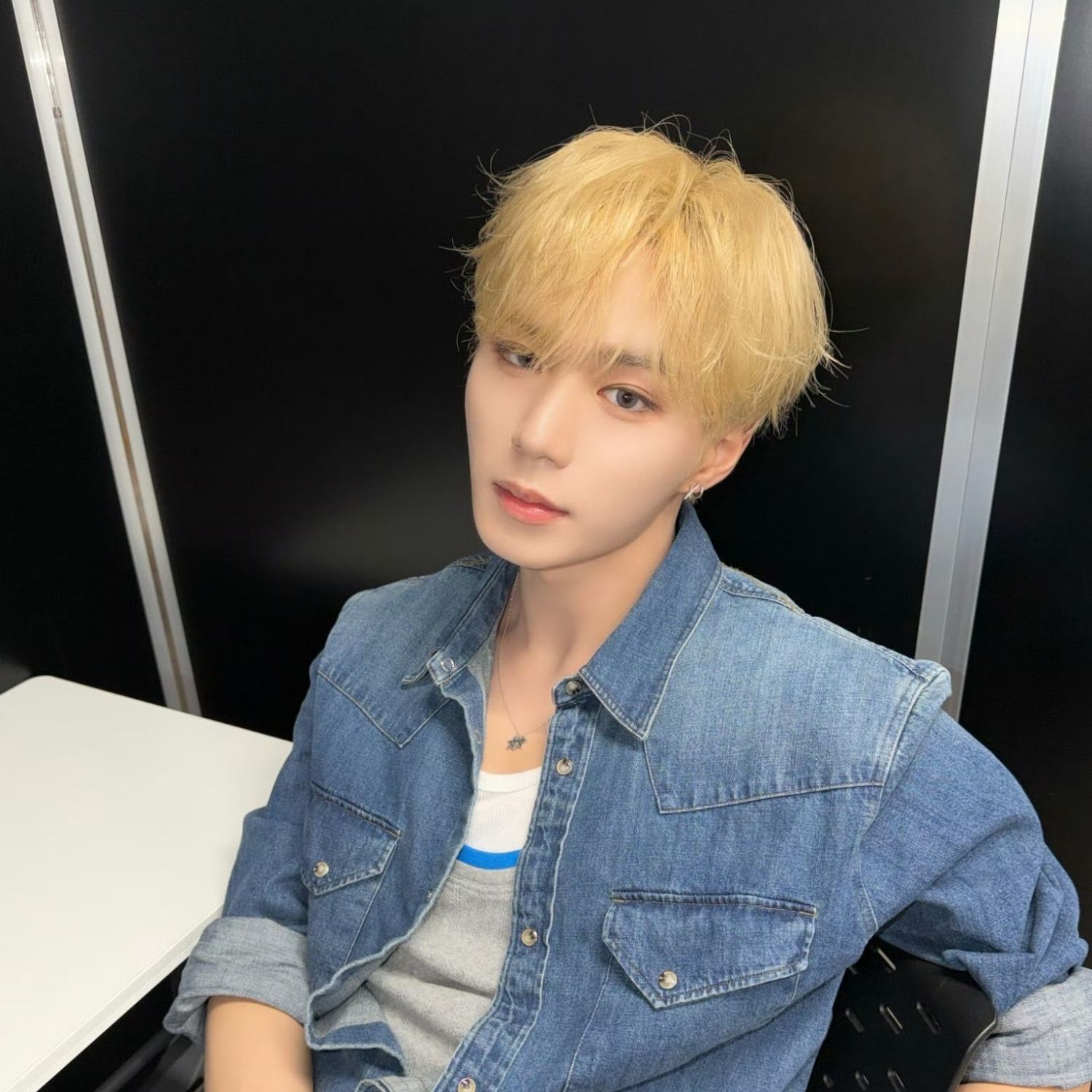 Behind-the-scenes cut of Kim Junseo (ALPHA DRIVE ONE)