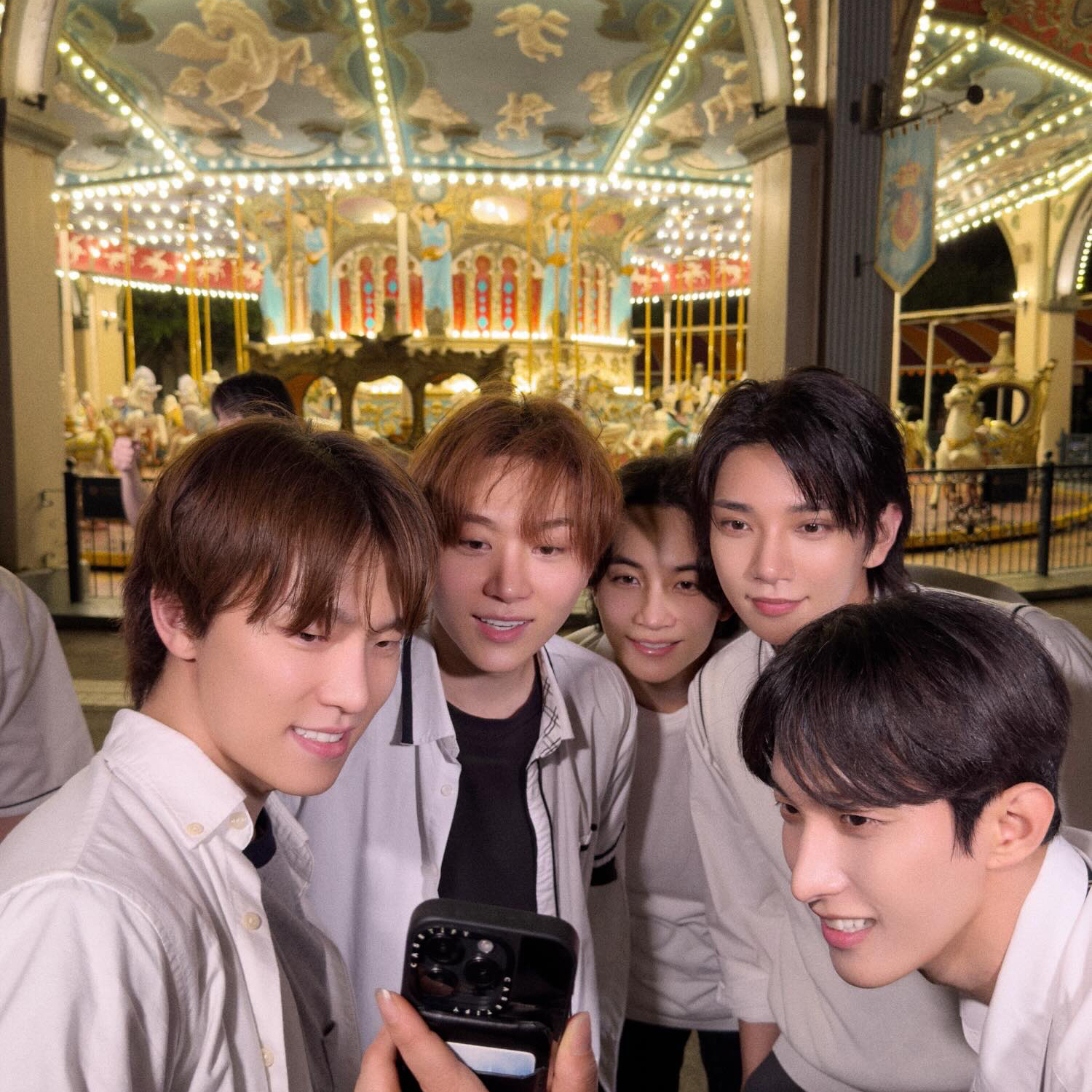 A moment captured by Jeonghan (SEVENTEEN)'s fan