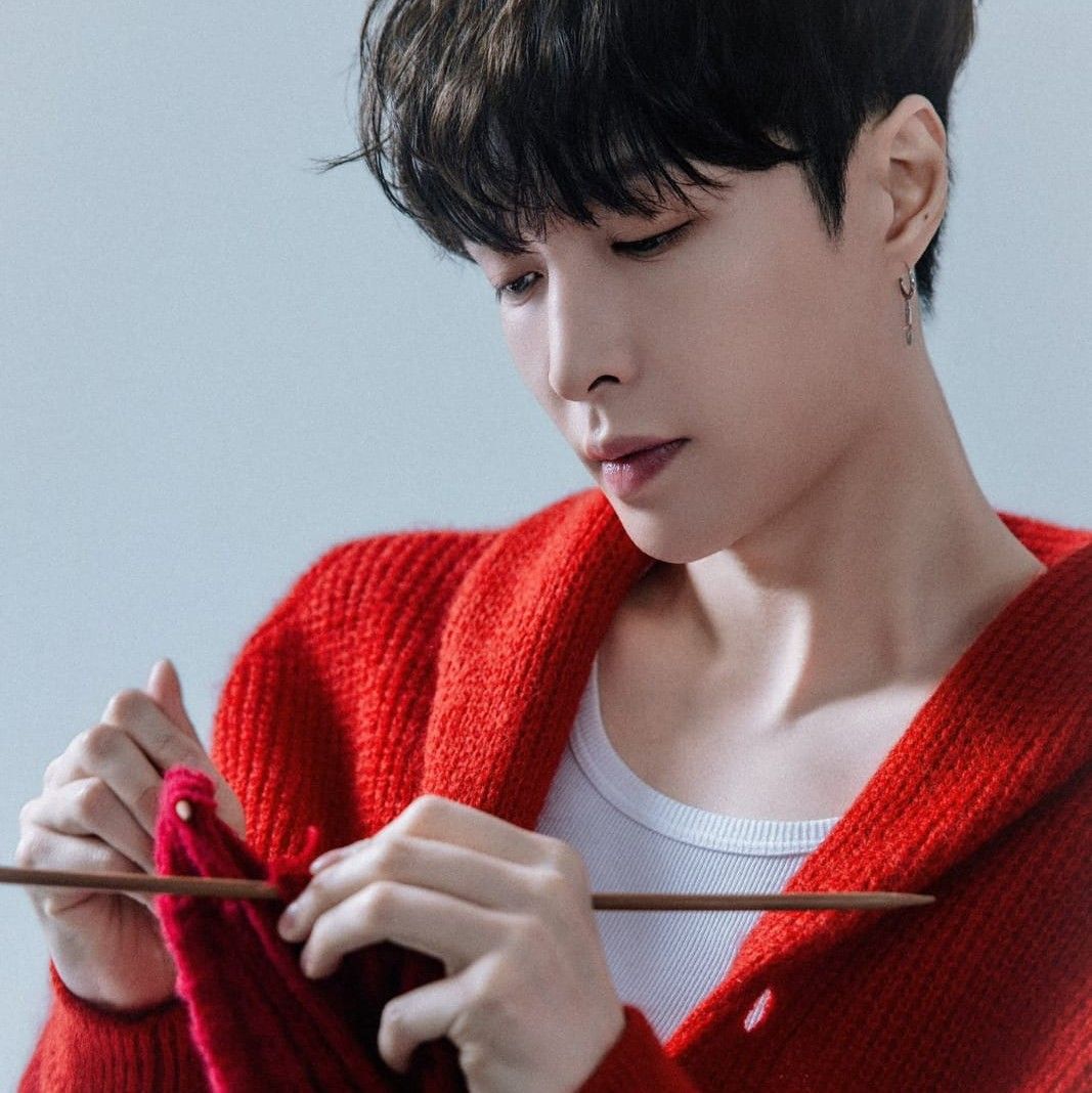 Behind-the-scenes cut of EXO