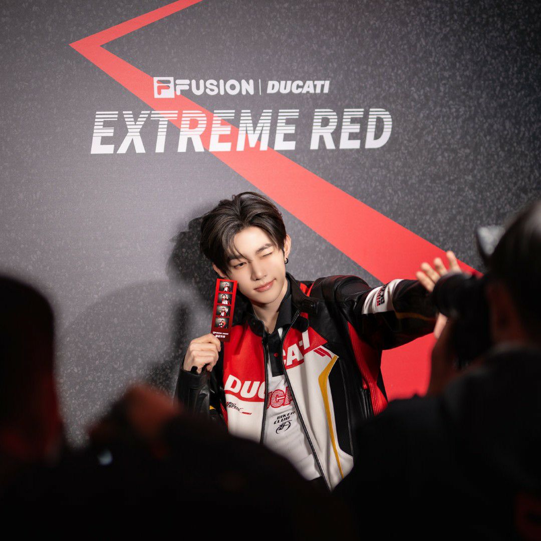 A moment captured by Zhang Hao (ZEROBASEONE)'s fan