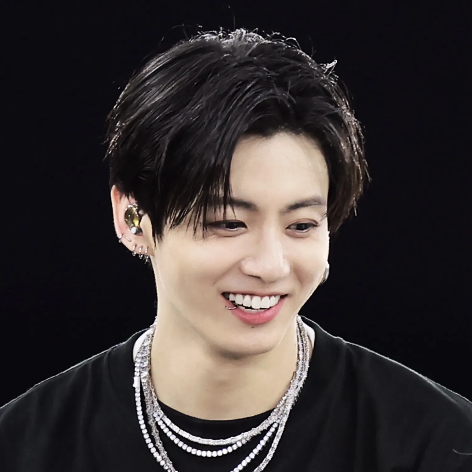 Foto aktivitas terbaru Jungkook (BTS)
