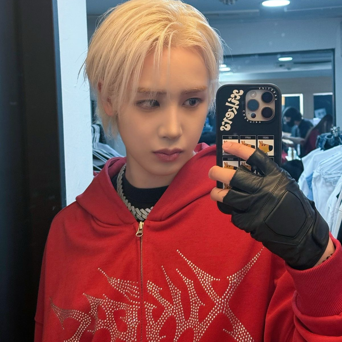 Behind-the-scenes cut of Xikers