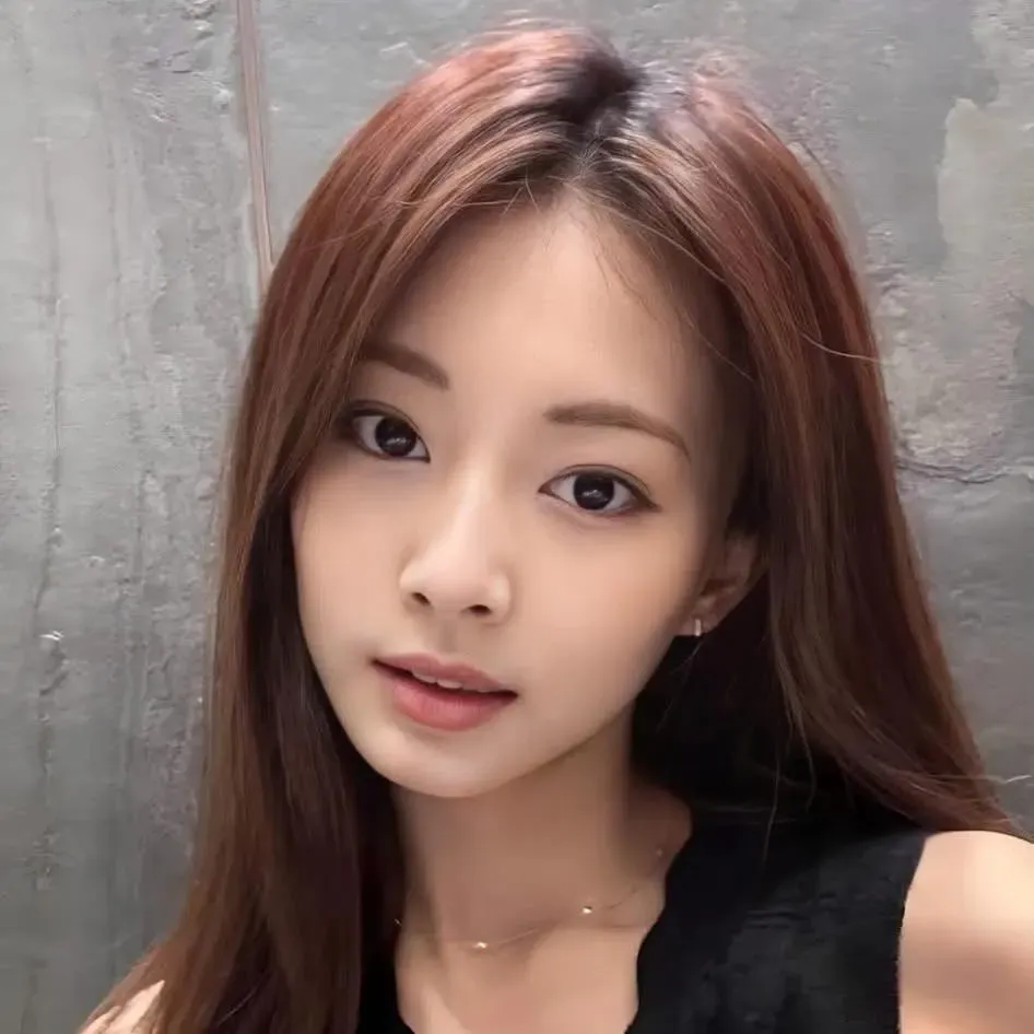 Momen yang diabadikan oleh penggemar Tzuyu (TWICE)