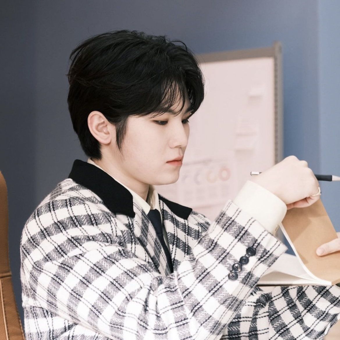 A moment captured by Woozi (SEVENTEEN)'s fan