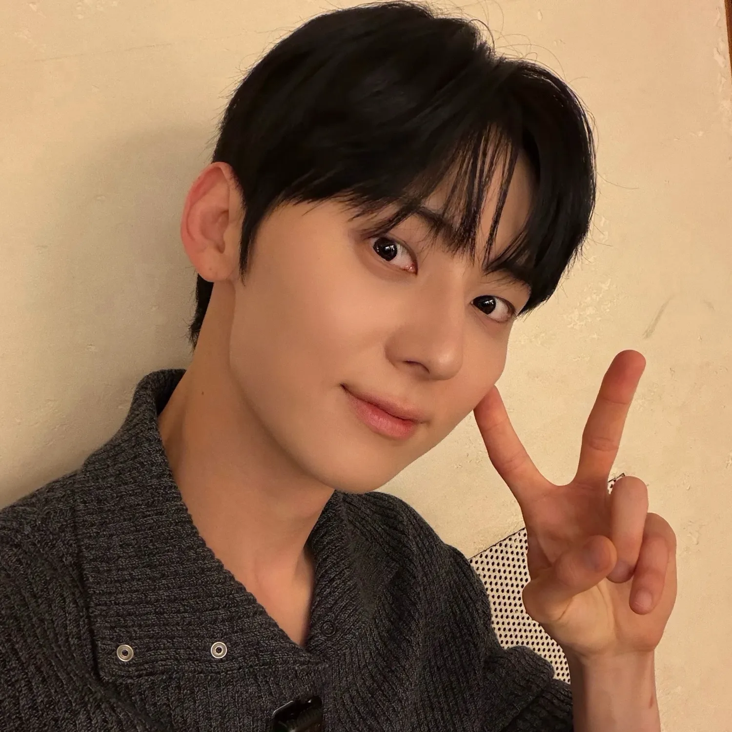A moment captured by Hwang Minhyun's fan