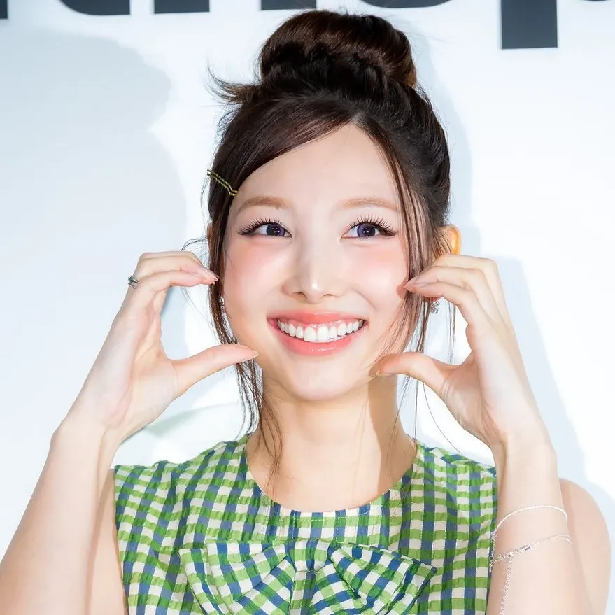 Behind-the-scenes cut of Nayeon (TWICE)