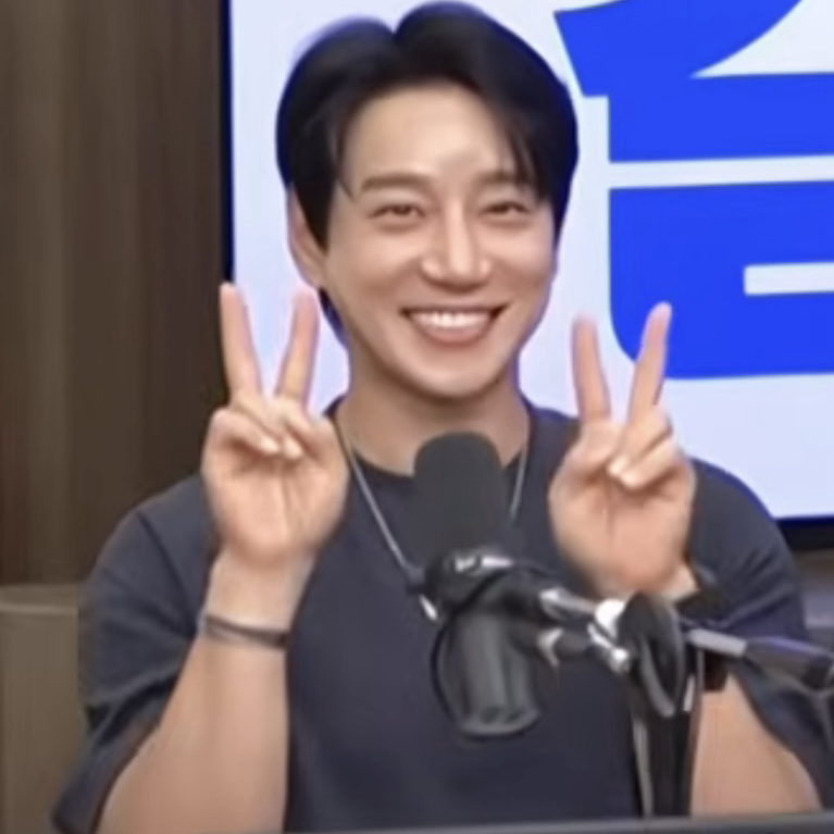 Recent activity shot of Hwang Chiyeol