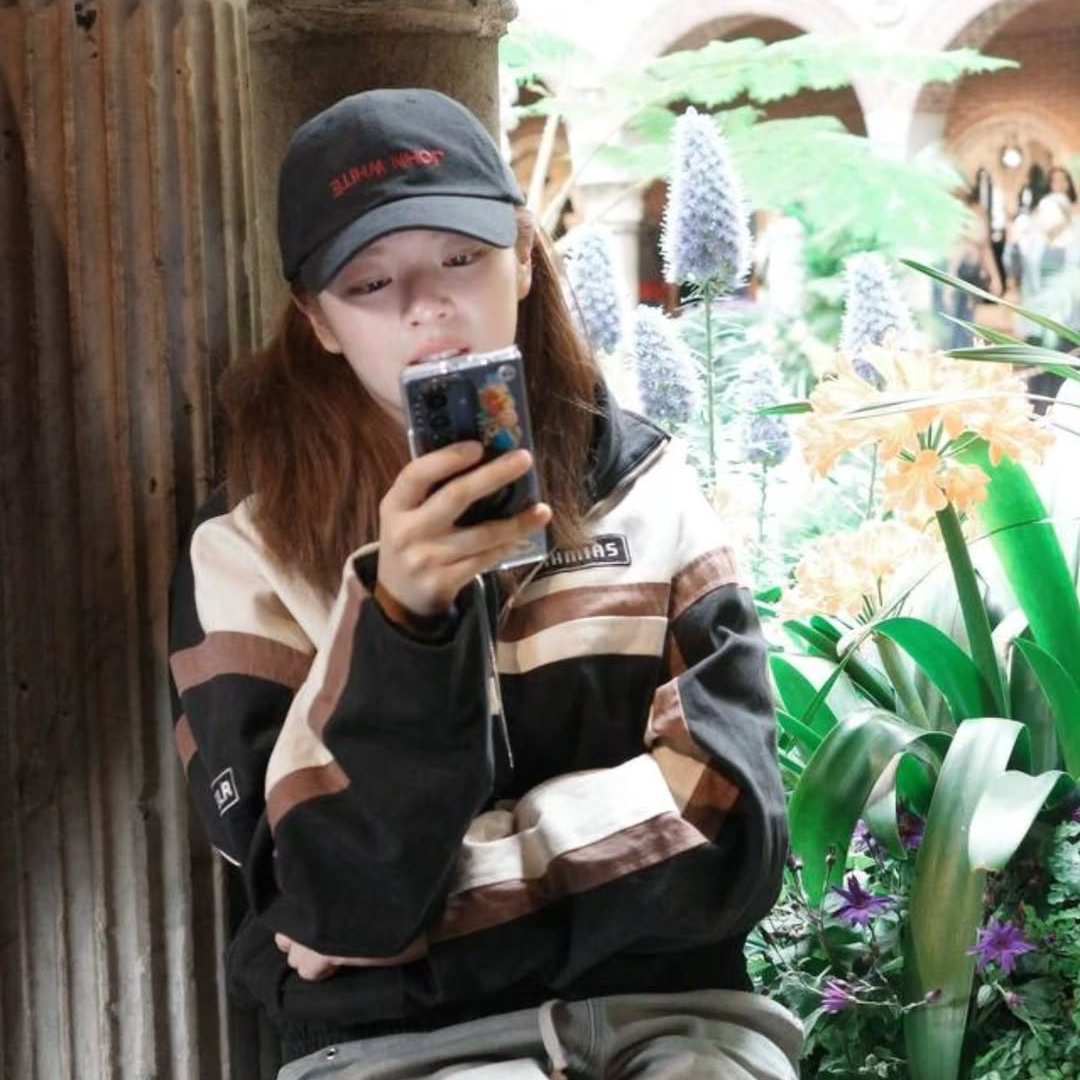 A moment captured by Jeongyeon (TWICE)'s fan