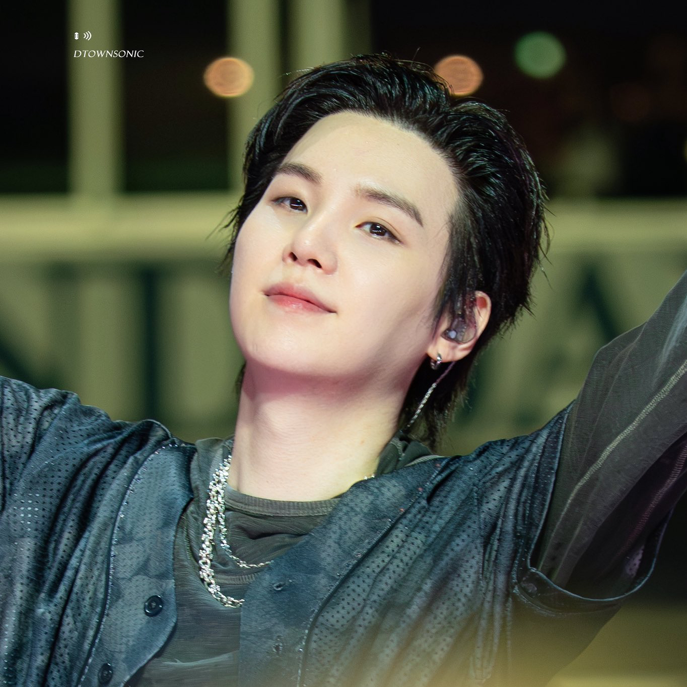 Foto aktivitas terbaru SUGA (BTS)