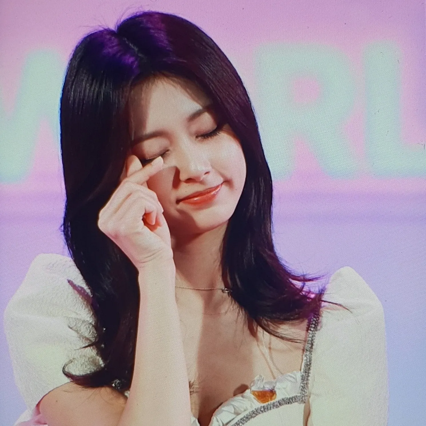 Foto aktivitas terbaru Tzuyu (TWICE)