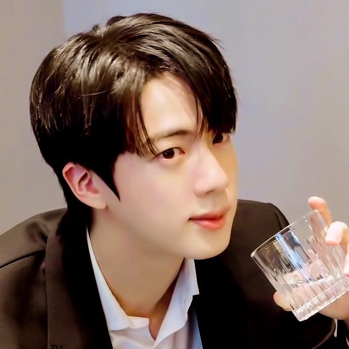 진 (방탄소년단)의 최신 사진