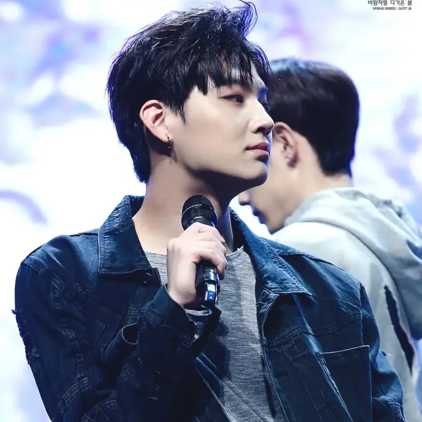 A moment captured by JAY B (GOT7)'s fan