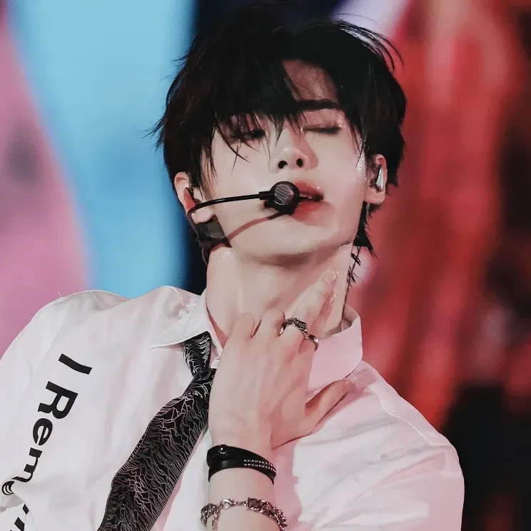 Behind-the-scenes cut of Sunghoon (ENHYPEN)