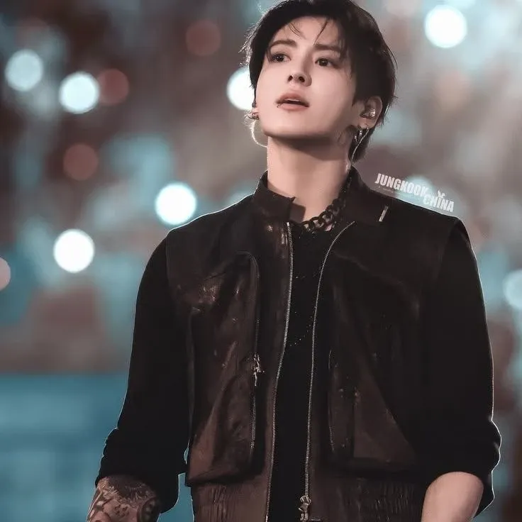 Foto aktivitas terbaru Jungkook (BTS)
