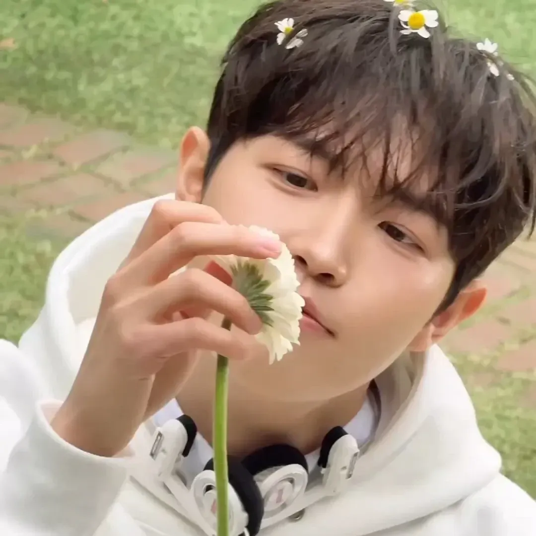 Behind-the-scenes cut of Kim Jaehwan