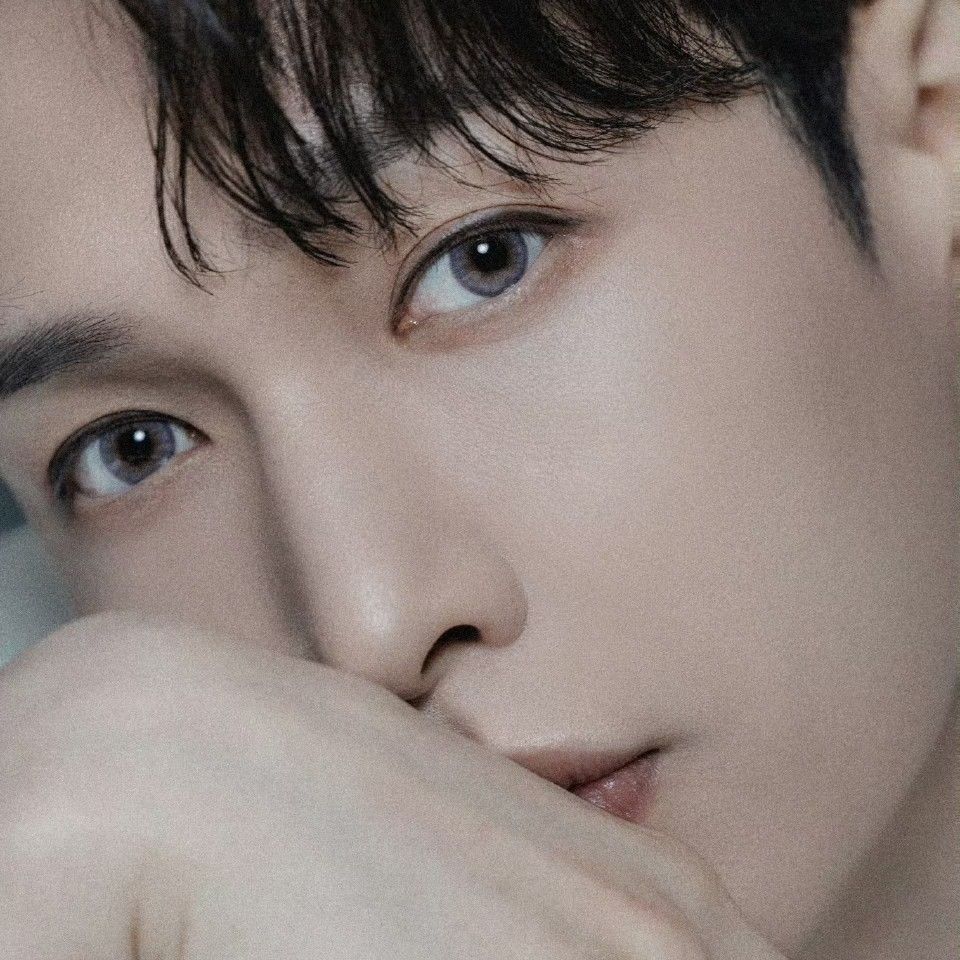 A moment captured by Lay (EXO)'s fan