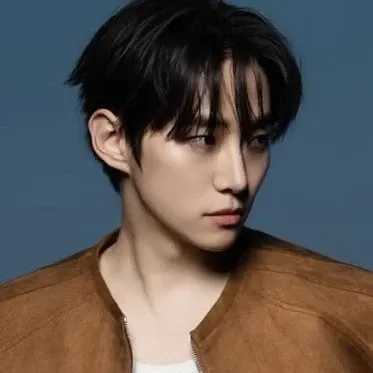 Behind-the-scenes cut of Junho (2PM)