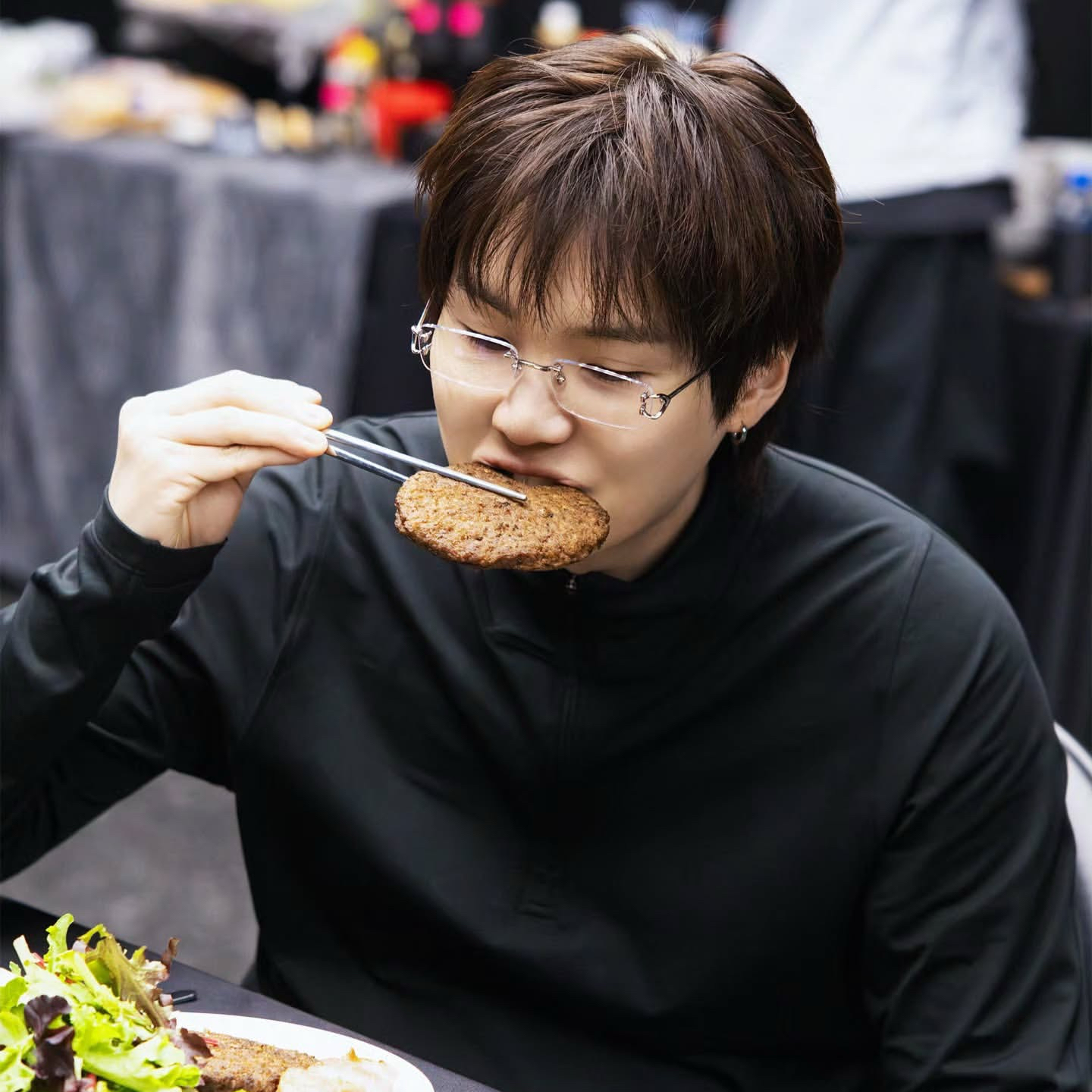 Foto aktivitas terbaru SUGA (BTS)