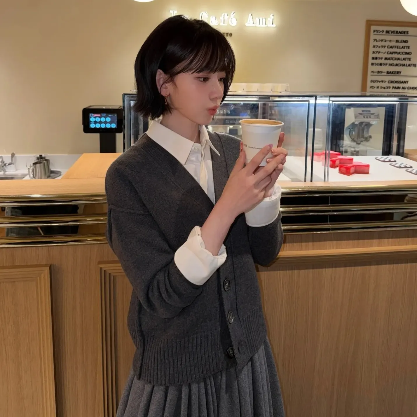 Behind-the-scenes cut of Sakura (LE SSERAFIM)